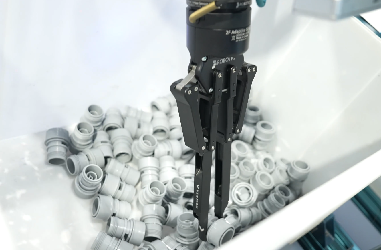 Deep Bin Picking Robotic Arm at IMTS 2026