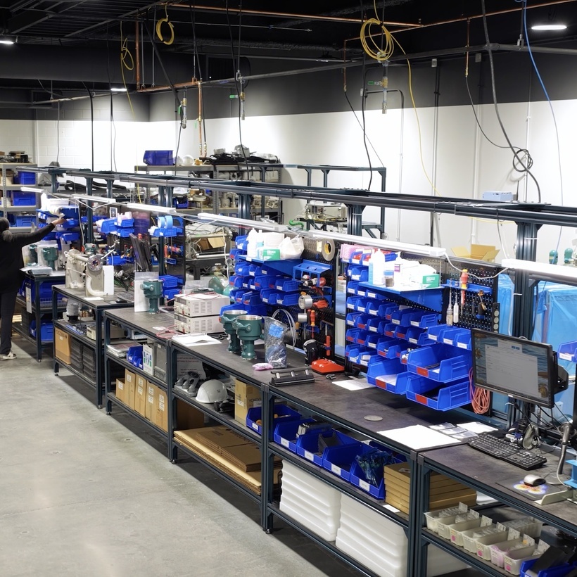 Modernizing Assembly Processes with 200 Modular Workstations