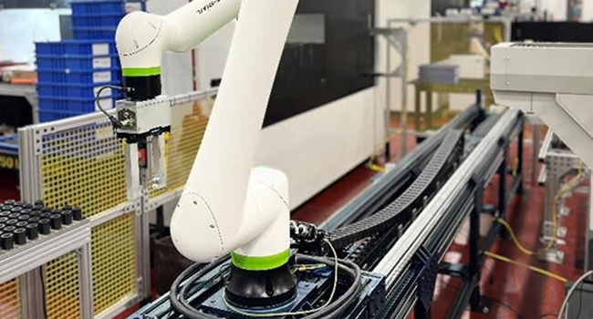Acutec's 37% Production Increase from a 7th Axis Robot